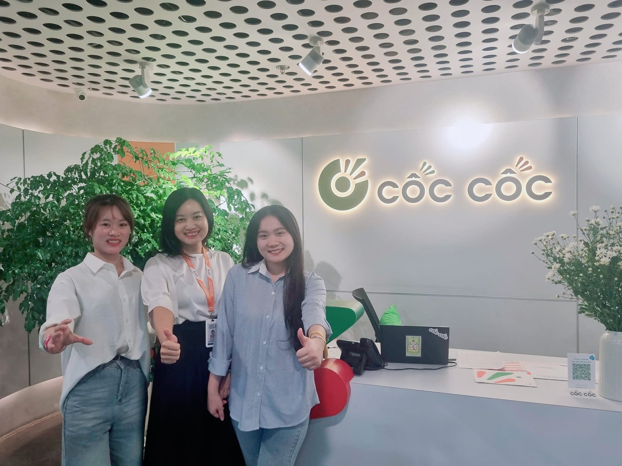 Sinh viên ngành Thương mại điện tử hào hứng thực tập tại Công ty Cốc Cốc