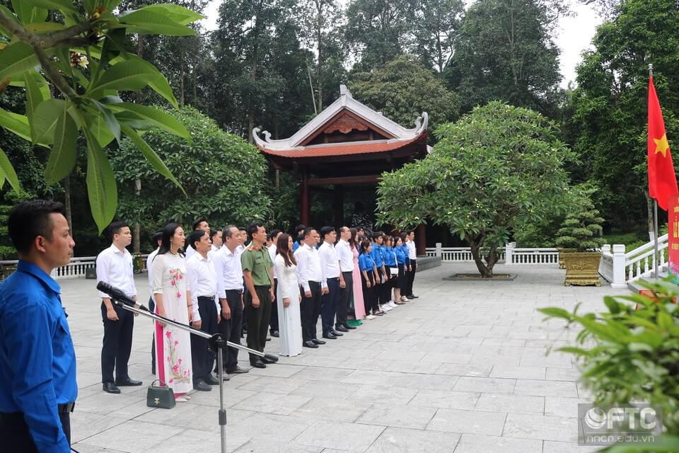 Trường Cao đẳng Ngoại ngữ và Công nghệ Hà Nội tổ chức lễ “Báo công dâng Bác” tại khu di tích K9 – Đá Chông