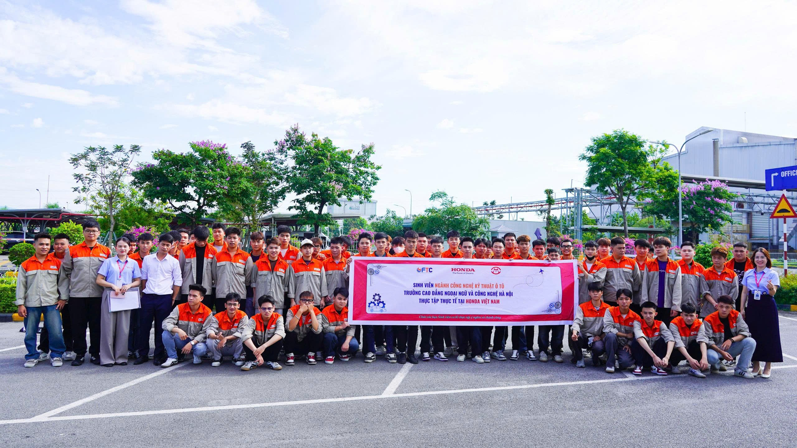 Từ giảng đường đến xưởng sản xuất: Doanh nghiệp tham gia sâu hơn, trách  nhiệm hơn với quá trình đào tạo của Nhà trường