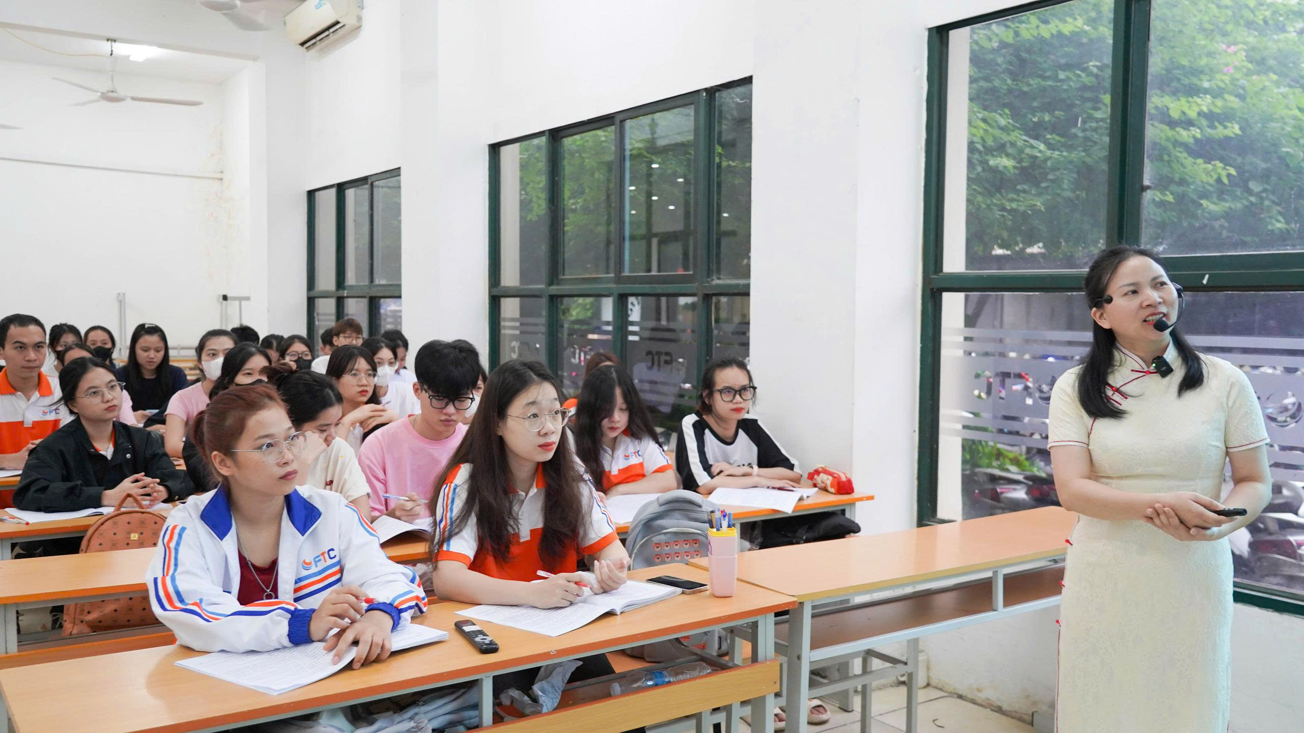 KHÁM PHÁ 1 BUỔI HỌC TIẾNG TRUNG VỚI GIẢNG VIÊN BẢN NGỮ TẠI FTC