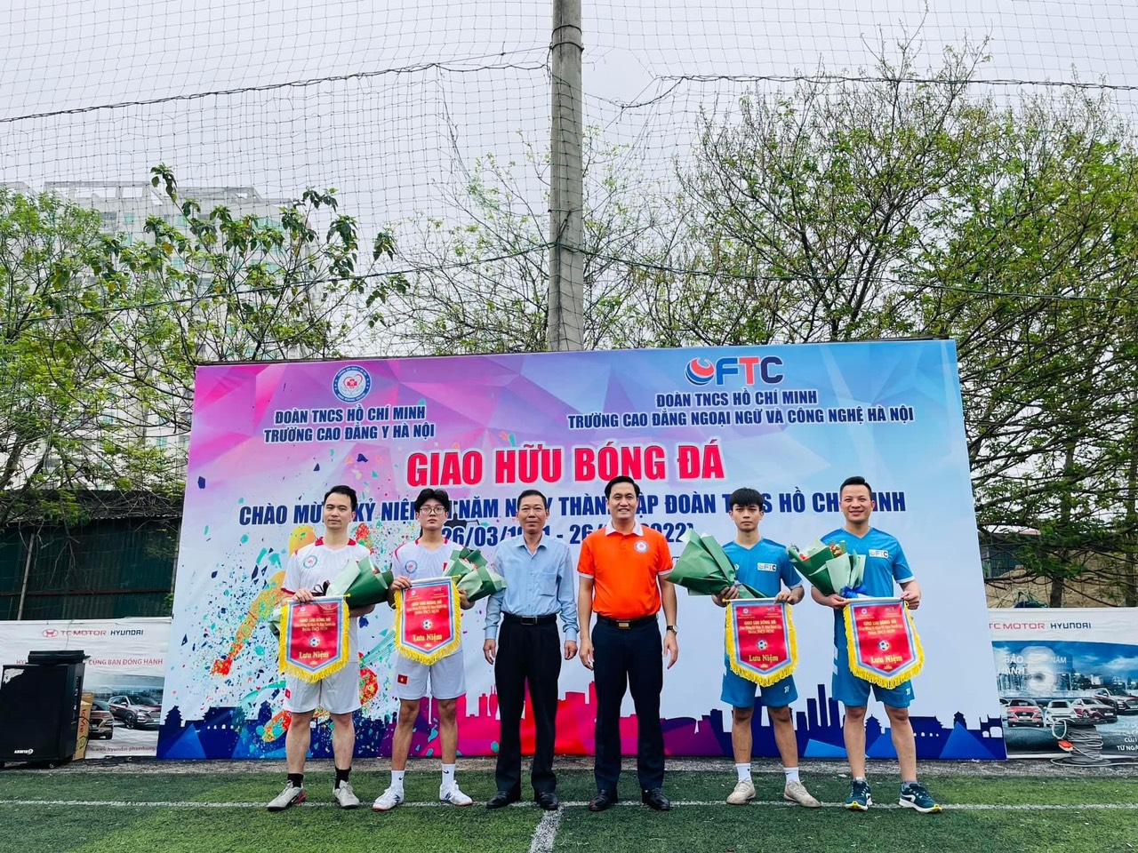 Giao hữu bóng đá chào mừng kỷ niệm 91 năm thành lập Đoàn TNCS Hồ Chí Minh (26/3/1931-26/3/2022) giữa Trường Cao đẳng Ngoại ngữ và Công nghệ Hà Nội và Trường Cao đẳng Y Hà Nội