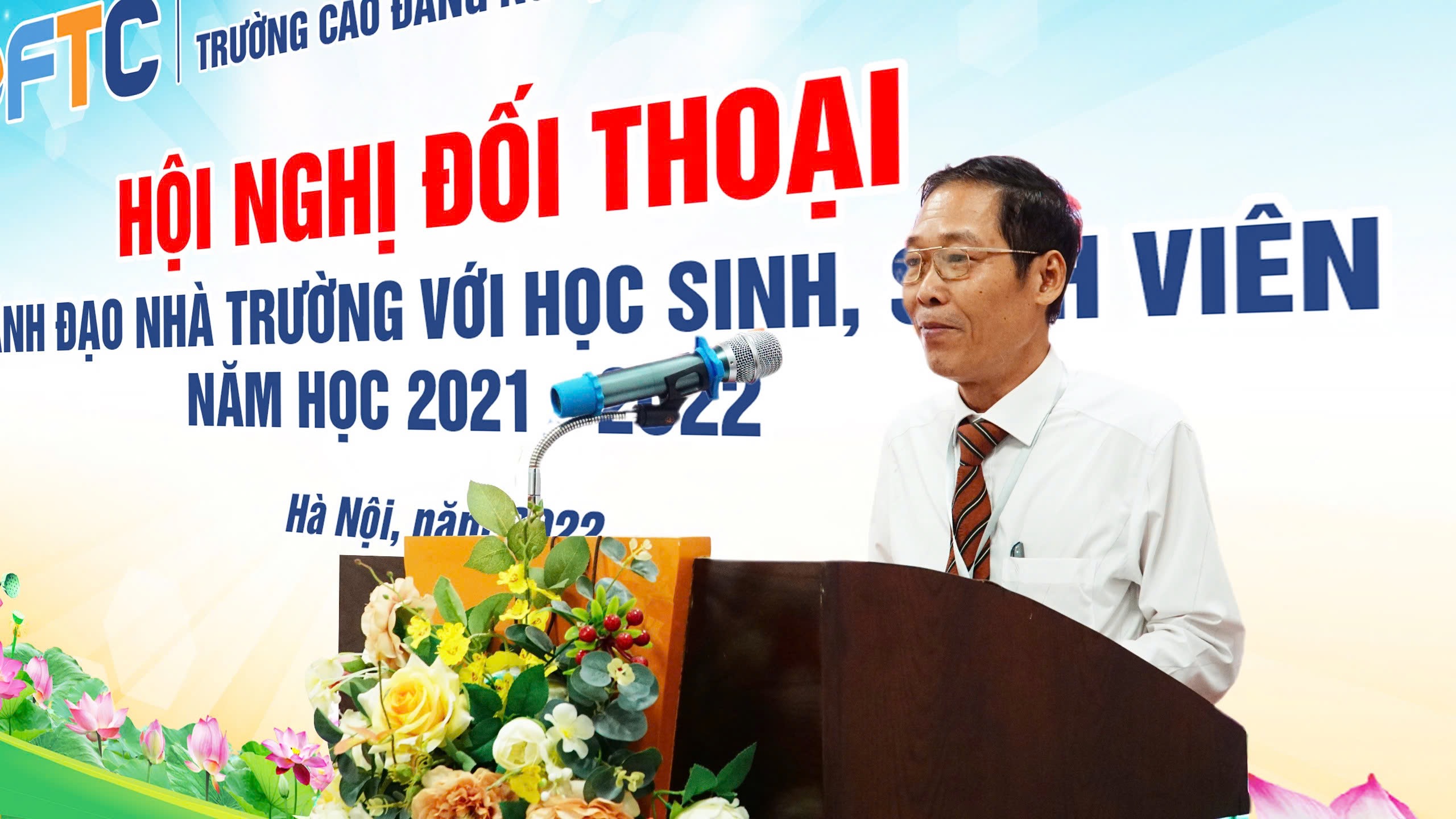 Hội nghị đối thoại giữa lãnh đạo nhà trường với HSSV năm học 2021-2022