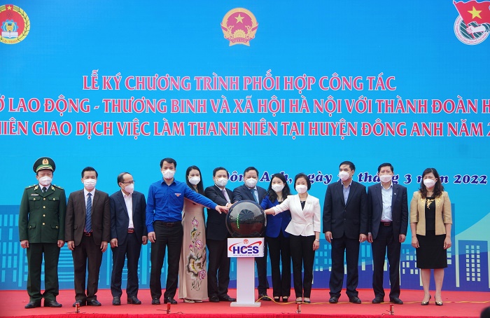 Sinh viên FTC tham gia Phiên giao dịch việc làm thanh niên tại huyện Đông Anh năm 2022