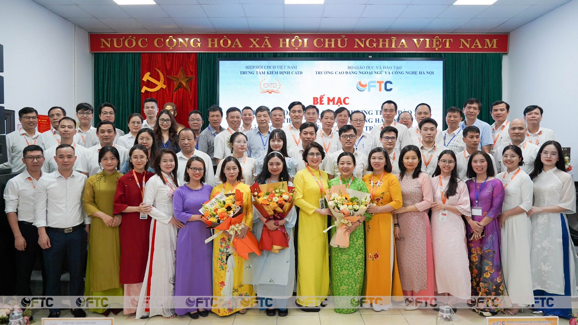 Bế mạc khảo sát đánh giá ngoài 03 chương trình đào tạo trình độ cao đẳng của Trường Cao đẳng Ngoại ngữ và Công nghệ Hà Nội