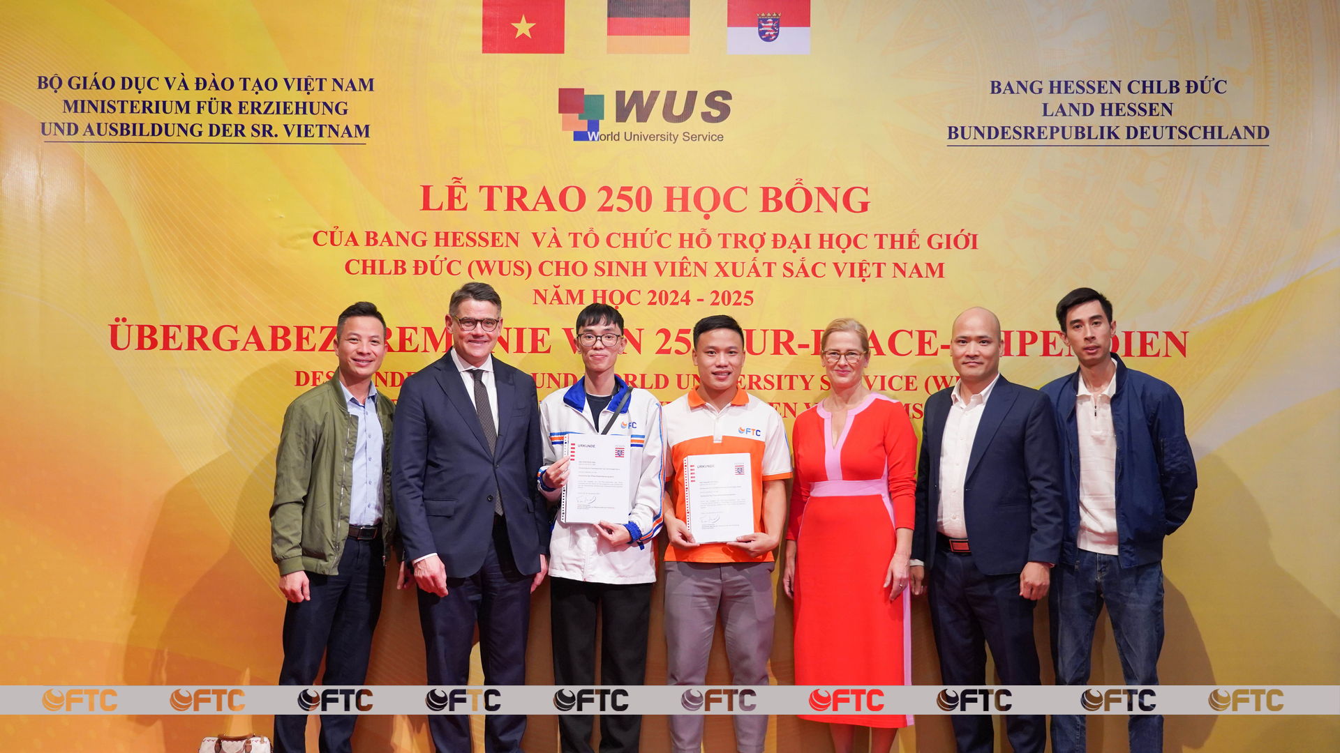 Sinh viên FTC vinh dự được nhận học bổng của Bộ Khoa học và Nghệ thuật Bang HESSEN và WUS trao tặng.