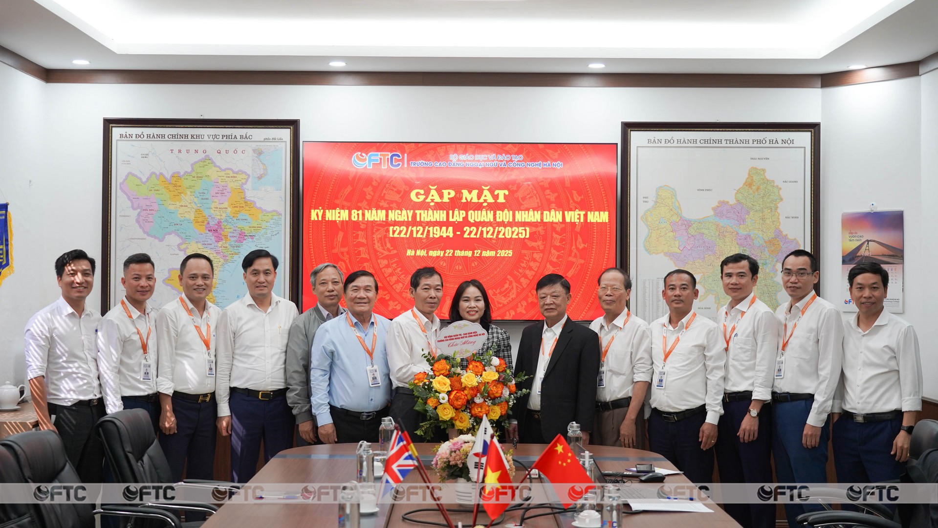 Trường Cao đẳng Ngoại ngữ và Công nghệ Hà Nội tổ chức gặp mặt Kỷ niệm 81 năm Ngày thành lập Quân đội nhân dân Việt Nam (22/12/1944 - 22/12/2025)