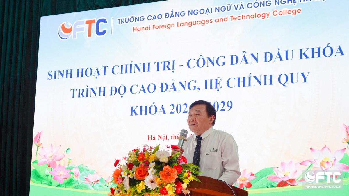 Sinh hoạt chính trị - Công dân đầu khóa cho sinh viên K26 đào tạo tại Lạng Sơn