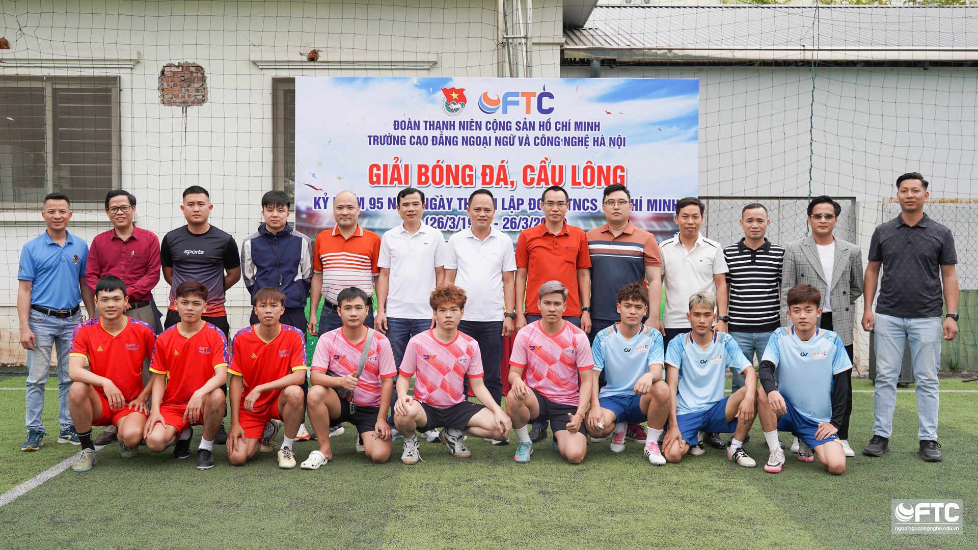 Sôi động Lễ Khai mạc giải Bóng đá - Cầu lông chào mừng Tháng Thanh niên