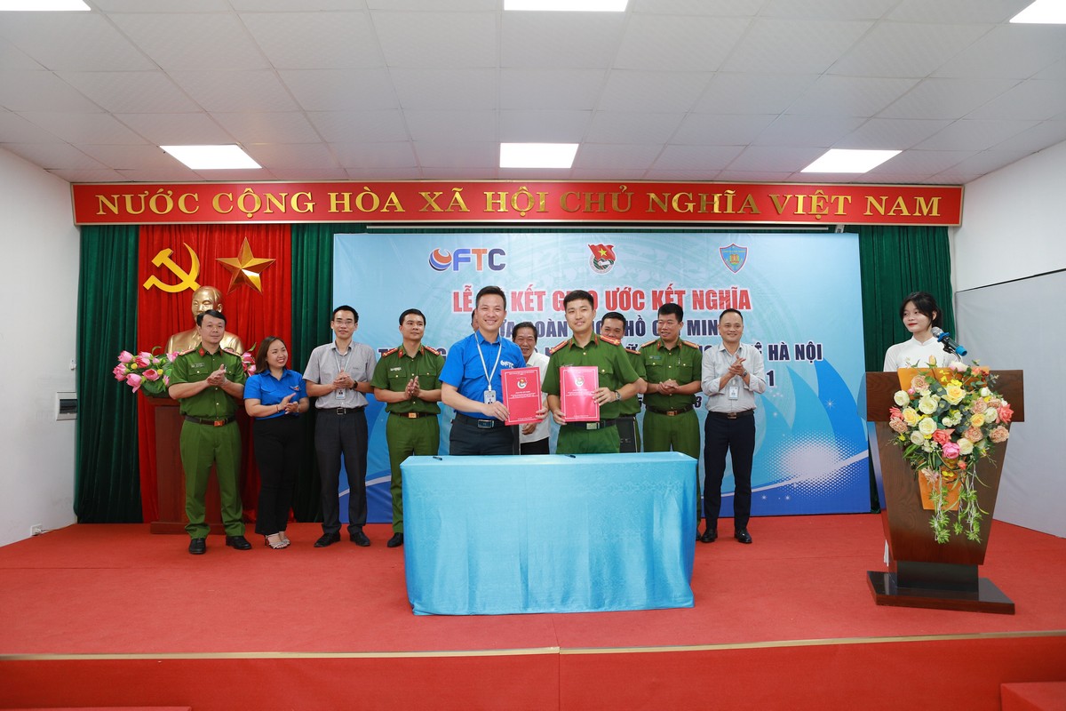 Đoàn Thanh niên Trường Cao đẳng Ngoại ngữ và Công nghệ Hà Nội ký kết giao ước Kết nghĩa với Tiểu đoàn Cảnh sát đặc nhiệm Số 1 - Bộ Tư lệnh Cảnh sát cơ động