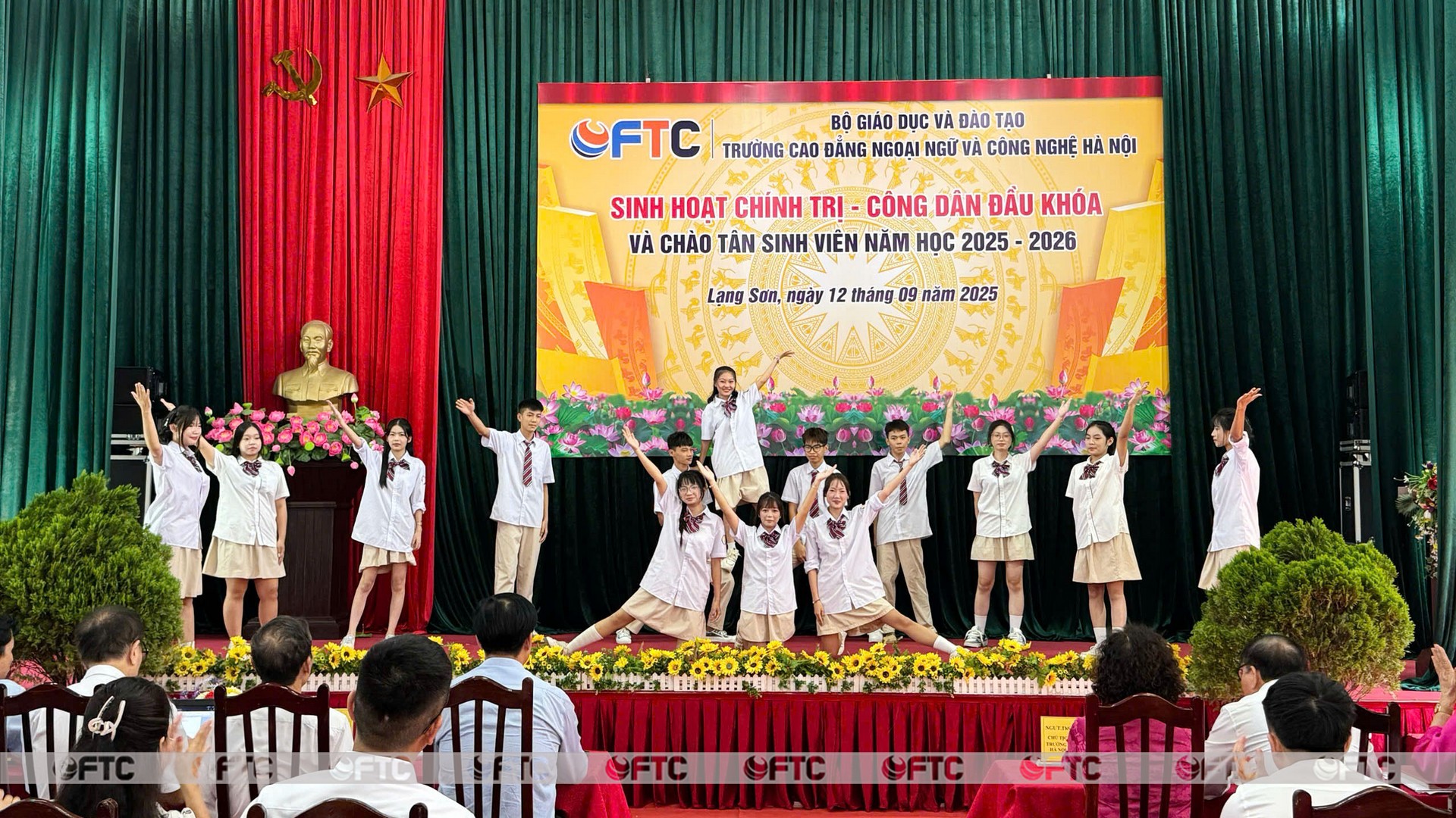 Chương trình Sinh hoạt chính trị - công dân dầu khóa và Chào Tân sinh viên các lớp đào tạo tại Lạng Sơn