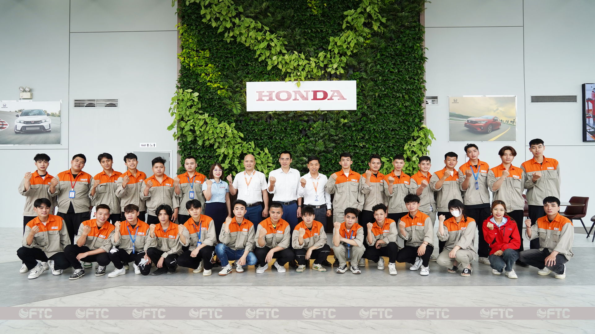 Sinh viên ngành Công nghệ kỹ thuật ô tô thăm quan, trải nhiệm tại Honda Việt Nam