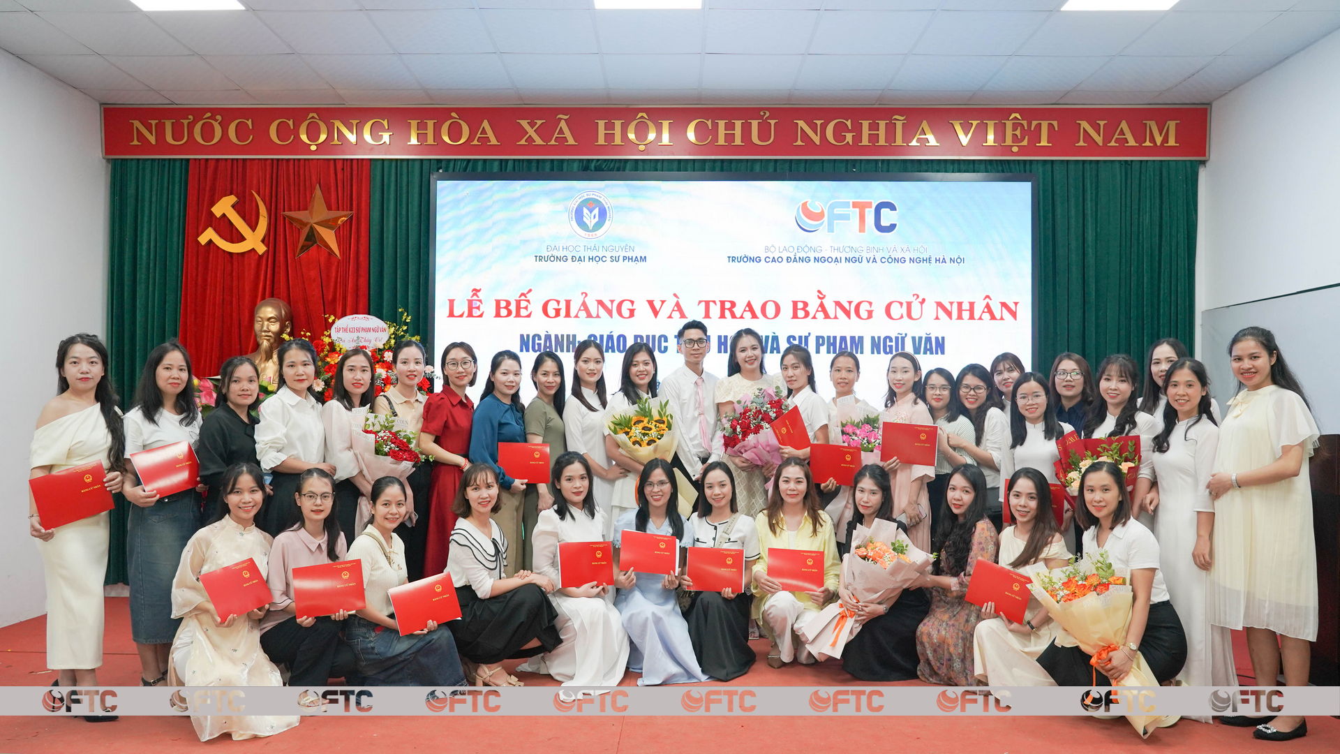 Trường Đại học Sư phạm Thái Nguyên tổ chức bế giảng và phát bằng cử nhân Sư phạm tại Trường Cao đẳng Ngoại ngữ và Công nghệ Hà Nội