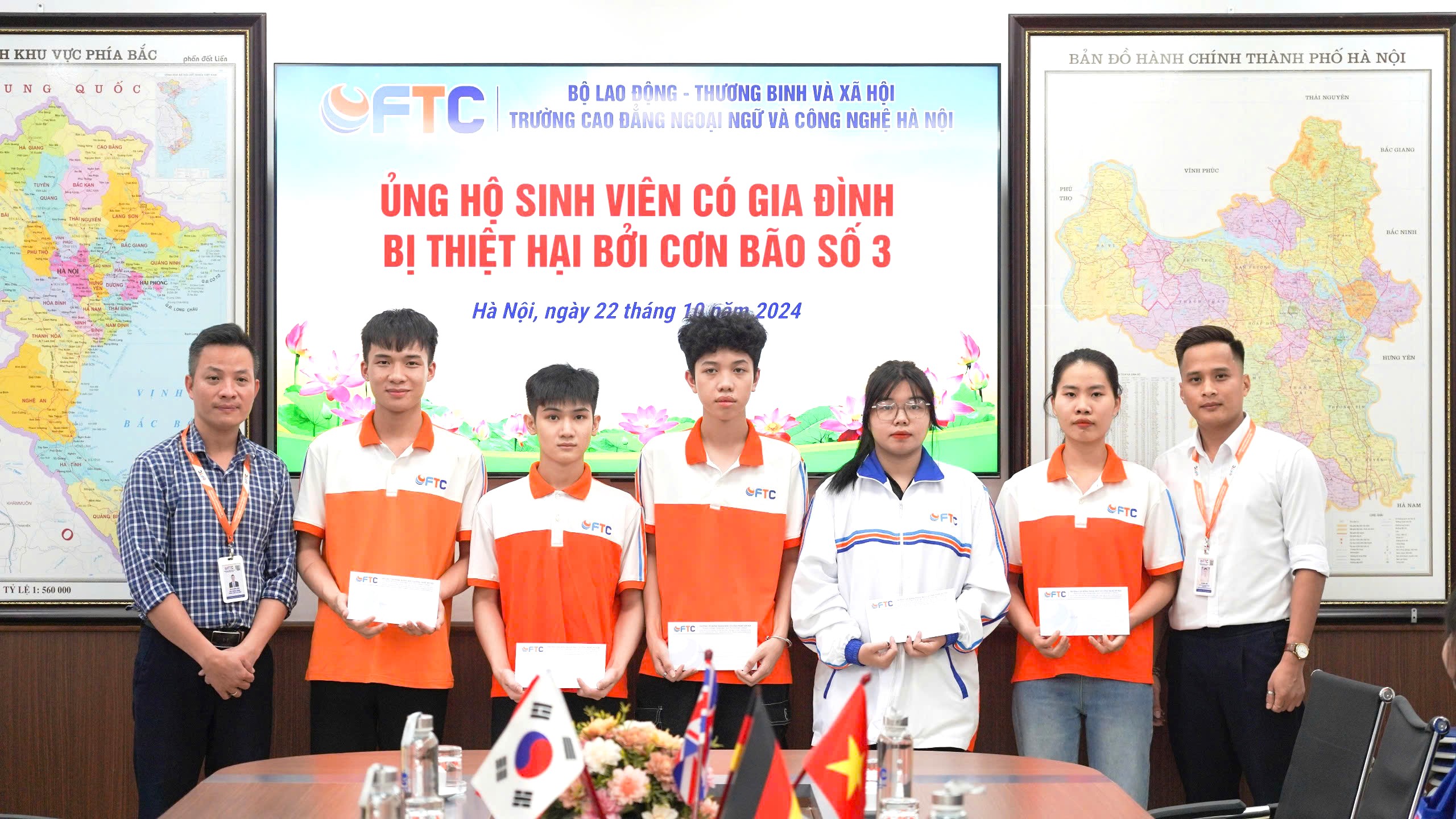 Quỹ Thiện nguyện FTC trao quà ủng hộ sinh viên có gia đình bị thiệt hại tài sản bởi bão số 3